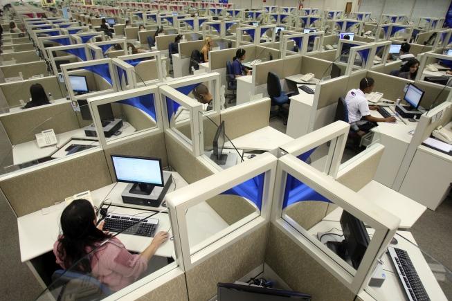 Operadores de telemarketing têm risco elevado de perder a audição 