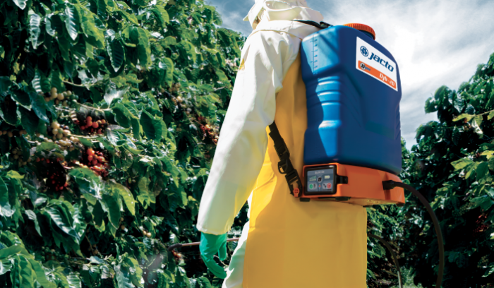 Perigos e Riscos Mais Comuns que Acometem Profissionais que Laboram com Produtos Fitossanitários 