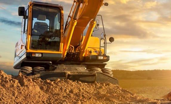 Terraplenagem em espaços reduzidos interfere na segurança e produtividade