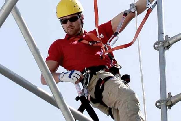 Fator de Queda: Uma medida fundamental para os equipamentos no trabalho em altura 